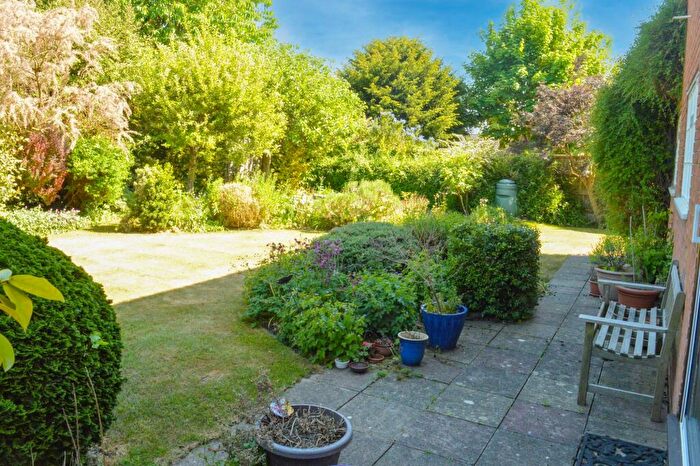 4 Bedroom Detached House For Sale In The Yews, Oadby, Leicester, LE2