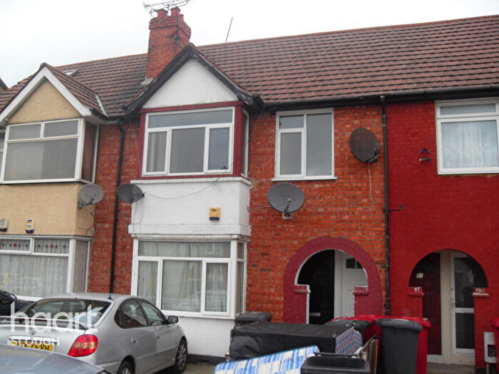 2 Bedroom Maisonette To Rent In Lake Avenue, Slough, SL1