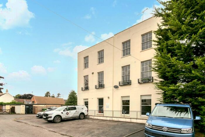 2 Bedroom Flat To Rent In High Street Prestbury, GL52