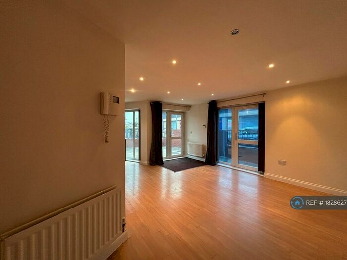2 Bedroom Flat To Rent In Fairfield Road, Manchester, M11