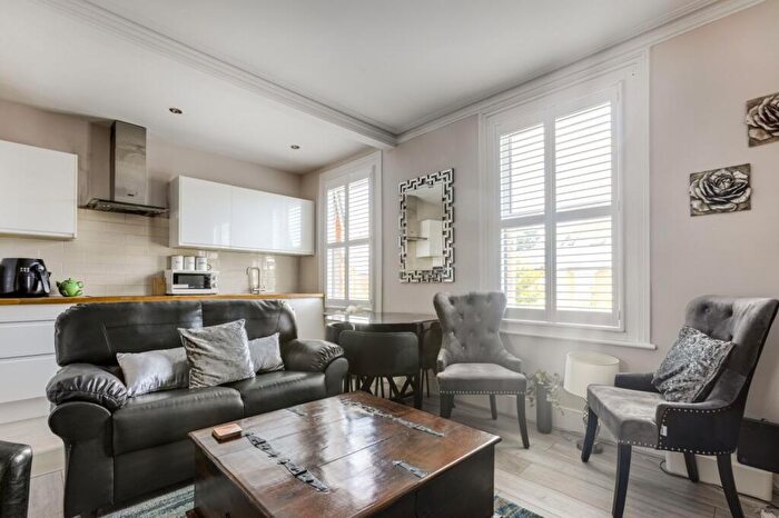 2 Bedroom Property To Rent In Ellerton Road, Surbiton, KT6