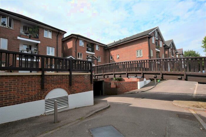 2 Bedroom Flat To Rent In Holden Road, London, N12