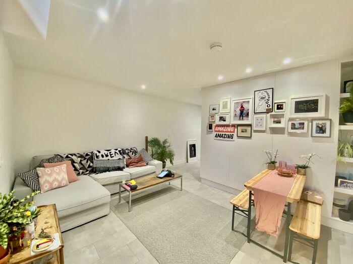 1 Bedroom Apartment To Rent In Addington Street, CT11