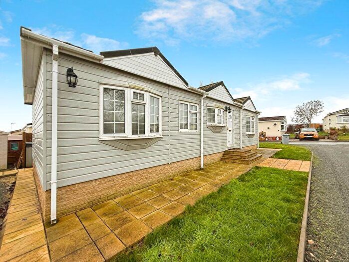 2 Bedroom Park Home For Sale In Cheveley Park, Grantham, NG31