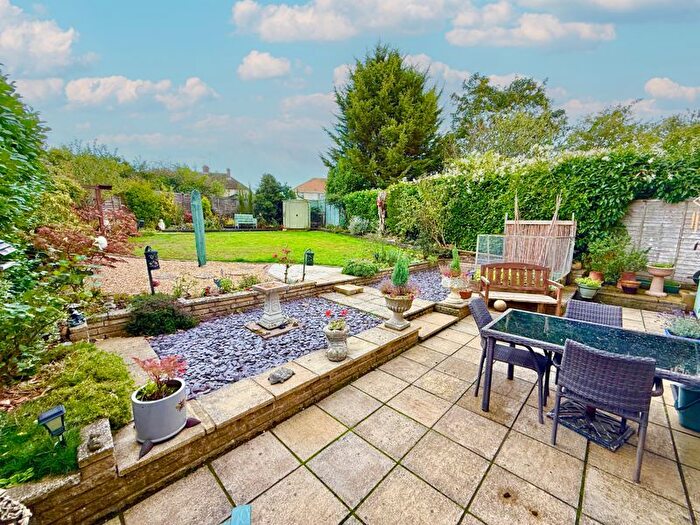 4 Bedroom Semi-detached House For Sale In Ridgeway, Wing, LU7