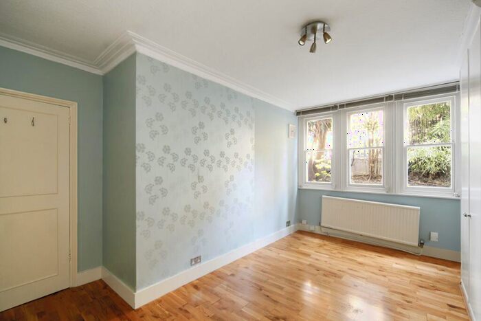 2 Bedroom Flat To Rent In Alexandra Avenue, SW11