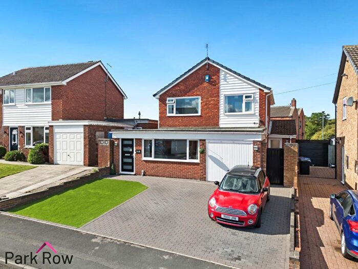 3 Bedroom Detached House For Sale In Park Avenue, Sherburn In Elmet, Leeds, LS25