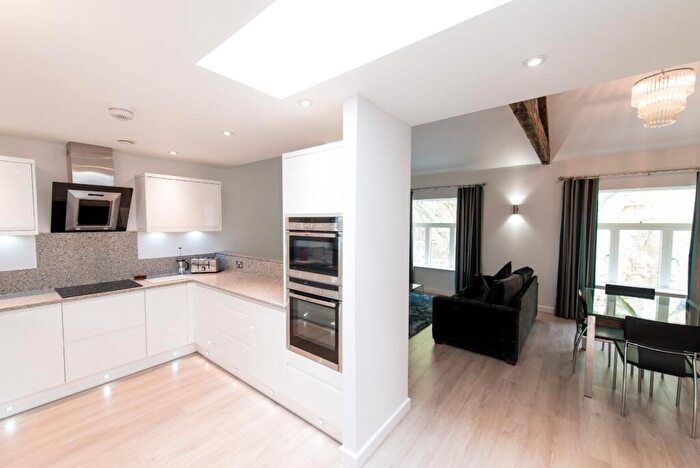 2 Bedroom Apartment To Rent In Castle Boulevard, Nottingham, Nottinghamshire, NG7