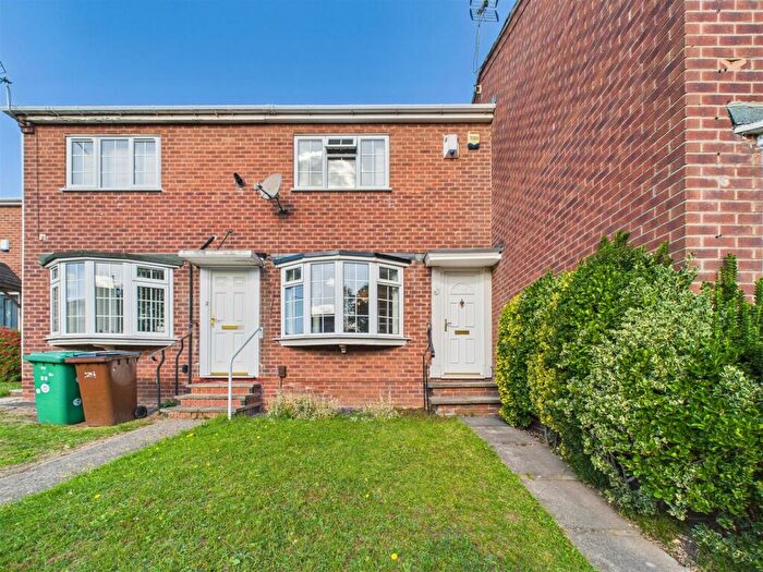 2 Bedroom Town House To Rent In Alma Road, Nottingham, NG3