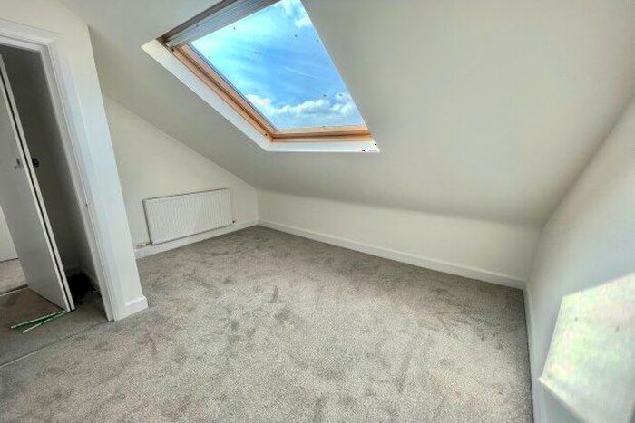 2 Bedroom Flat To Rent In Poole Road, Bournemouth, BH4