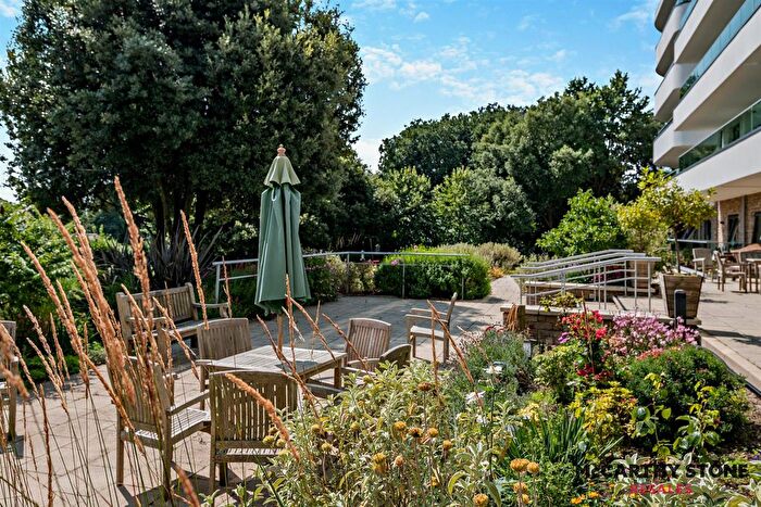 1 Bedroom Flat For Sale In Horizons, Churchfield Road, Poole, BH15