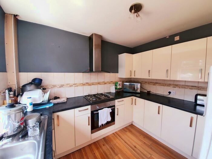 3 Bedroom Semi-Detached House To Rent In Ronksley Crescent, Sheffield, S5