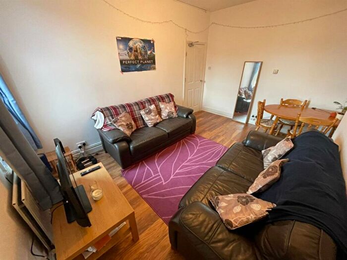 5 Bedroom Maisonette To Rent In Amble Grove, Sandyford, NE2