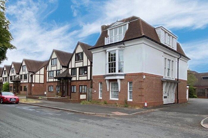 2 Bedroom Apartment To Rent In Warwick Road, Beaconsfield, HP9