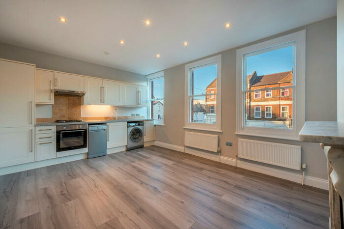 2 Bedroom Flat To Rent In Honor Oak Park, London, SE23