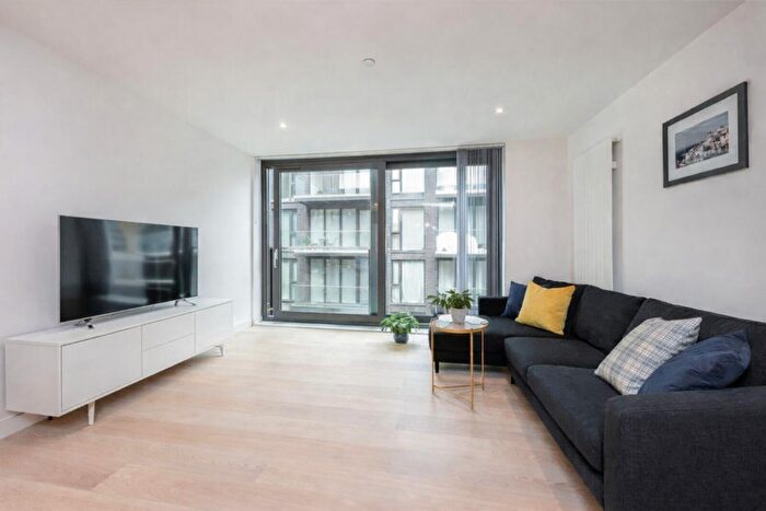 2 Bedroom Flat To Rent In Summerston House, Starboard Way, E16