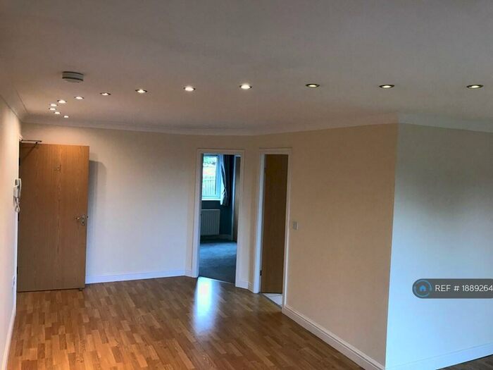 1 Bedroom Flat To Rent In Chantry Court, Morley, Leeds, LS27