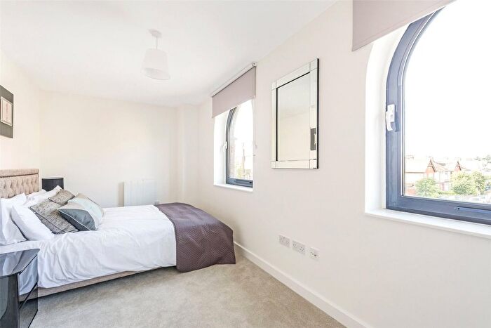 1 Bedroom Flat To Rent In High Road, Finchley, N12