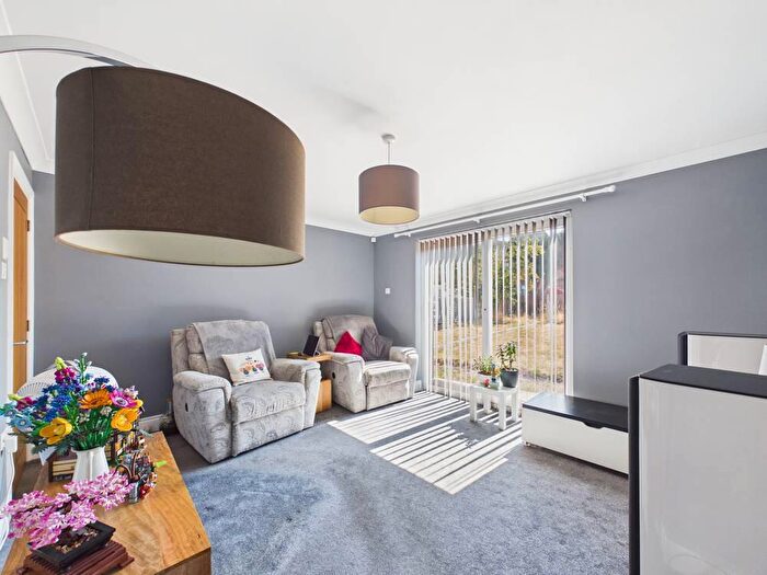 2 Bedroom Apartment For Sale In Boscombe Crescent, Bristol, BS16