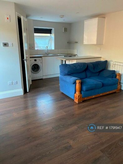 Studio To Rent In Newbridge Road, Bath, BA1