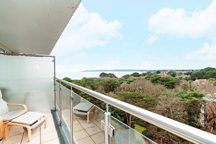 2 Bedroom Flat To Rent In West Cliff Road, Bournemouth, BH2