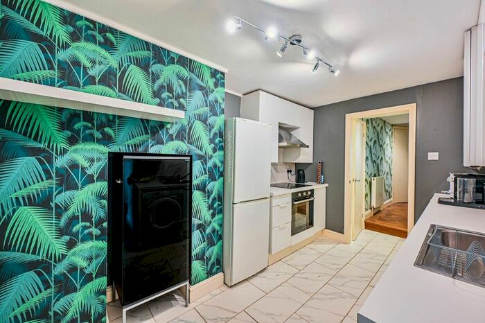 2 Bedroom Flat To Rent In Saltoun Road, Brixton, London, SW2