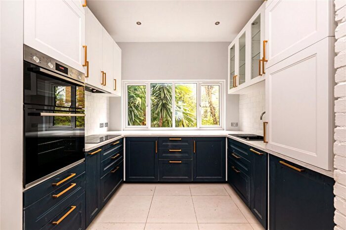 3 Bedroom Terraced House To Rent In Holland Road, Notting Hill, London, W14