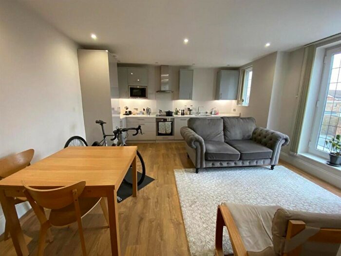 2 Bedroom Flat To Rent In Brighton Road, Banstead, Surrey, SM7