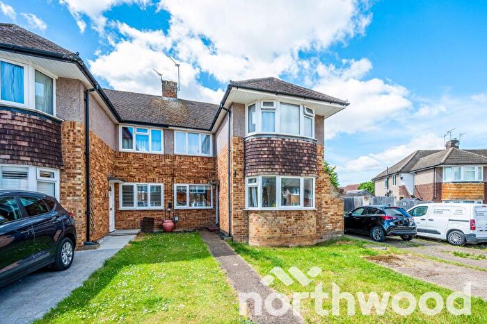 2 Bedroom Maisonette For Sale In Stanton Close, West Ewell, Epsom, KT19