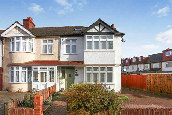 4 Bedroom End Terrace House For Sale In The Chase, Wallington, SM6