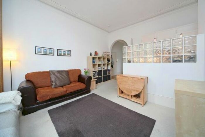 2 Bedroom Flat To Rent In Hazlitt Road, Brook Green, London, W14