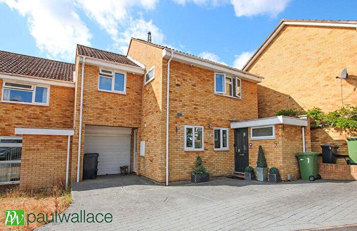 4 Bedroom Link Detached House For Sale In Upper Shott, West Cheshunt, EN7