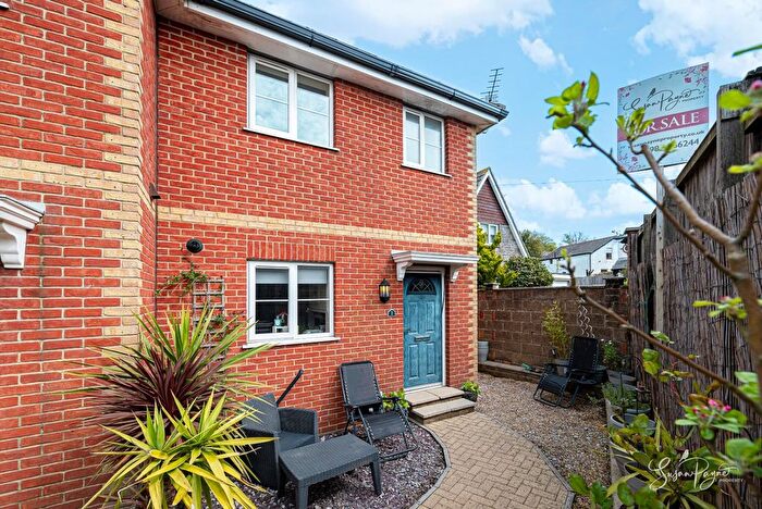 2 Bedroom Semi Detached House For Sale In St. Johns Avenue, Ryde, PO33