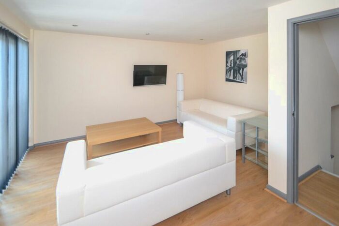 4 Bedroom Semi-Detached House To Rent In Honeywood Drive, Carlton, Nottingham, NG3