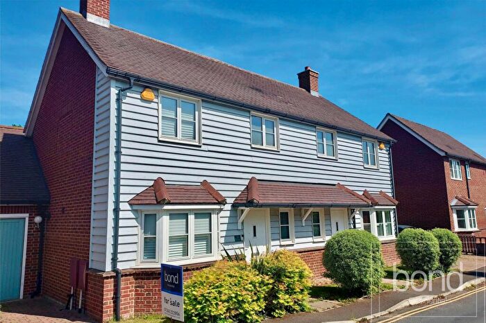 3 Bedroom Semi-Detached House For Sale In Eves Corner, Danbury, CM3