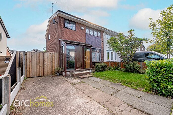 3 Bedroom Semi-Detached House For Sale In Meadowbank Avenue, Atherton, M46