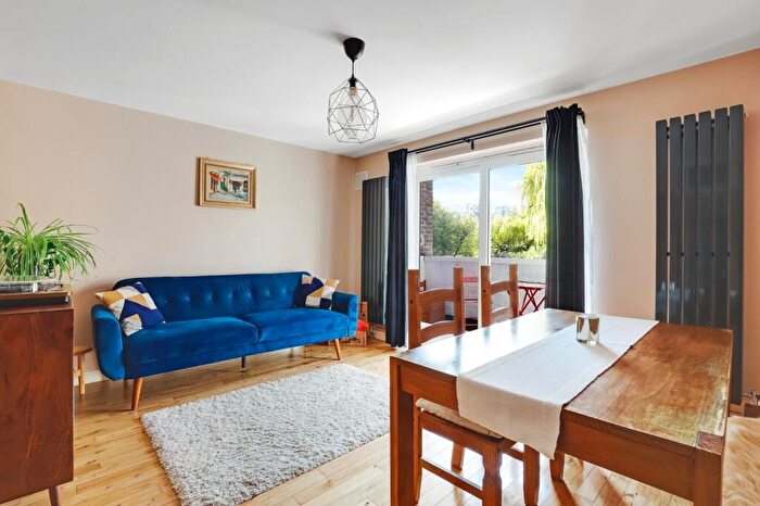 2 Bedroom Flat For Sale In Wells Park Court, Taylors Lane, Sydenham, SE26