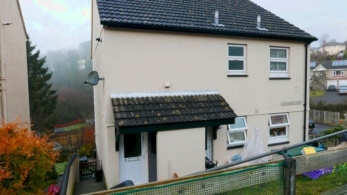 2 Bedroom Flat To Rent In Lanchard Court, Lanchard Road, Liskeard, Cornwall, PL14