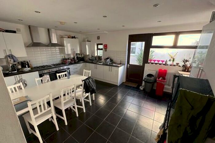 7 Bedroom Terraced House To Rent In Thesiger Street Cardiff, CF24