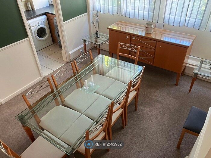 3 Bedroom Flat To Rent In John Parker Square, London, SW11