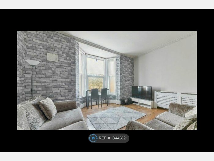 2 Bedroom Flat To Rent In Waddon New Road, Croydon, CR0