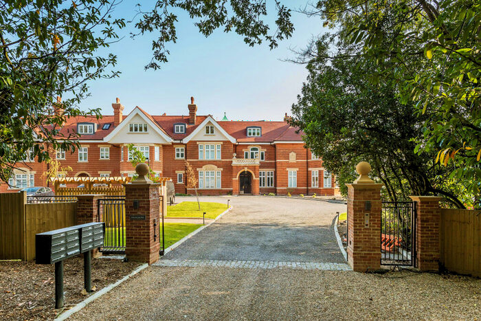 2 Bedroom Apartment To Rent In Ref: Gf - Horsehill, Norwood Hill, RH6