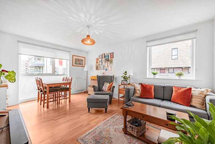 2 Bedroom Flat To Rent In Sunninghill Court, Acton, W3