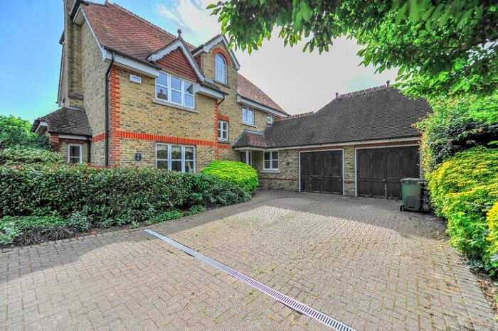 6 Bedroom Detached House To Rent In The Wilderness, Kingston, KT8