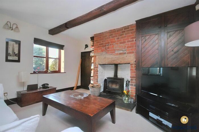 2 Bedroom Cottage For Sale In School Lane, Walton, Wakefield, WF2