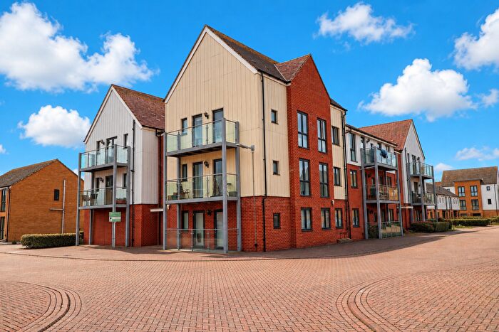 2 Bedroom Flat For Sale In Falcon Avenue, South Ockendon, Thurrock, RM15