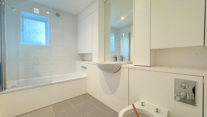 2 Bedroom Flat To Rent In Brookhill Road, London, SE18