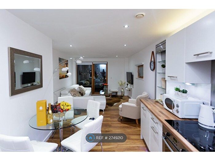 2 Bedroom Flat To Rent In Gateway North, Leeds, LS9