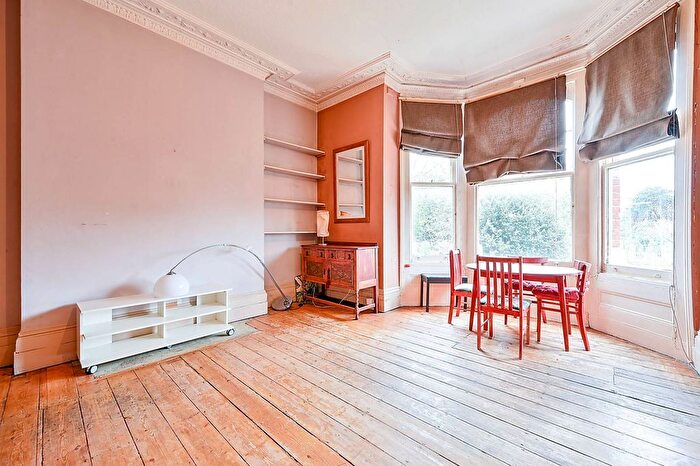2 Bedroom Flat For Sale In Mattock Lane, Ealing Broadway, Ealing, W5