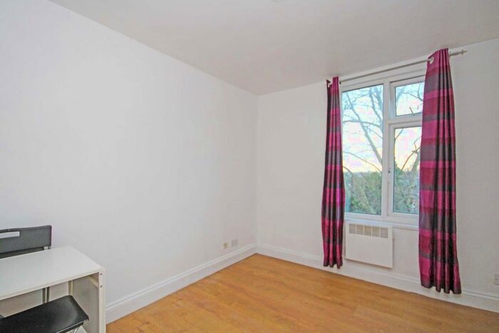 Studio To Rent In High Street, London W3